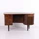 Fritstående skrivebord model Kidney 54 designet af Kai Kristiansen for FM Furniture / Feldballes ...