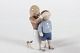 Bing & Grøndahl FigurerPorcelænsfigur af børn der leger nr. 2301Med stempel fra perioden ...