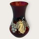 Rød Glas vase med tinmontering, 20,5cm høj, 14cm i diameter *Pæn stand*