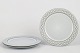 Jens Harald Quistgaard for Kronjyden / Bing & Grøndahl, sæt med tre frokosttallerkener.Tre ...