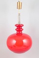 Peill & Putzler, stor loftlampe.Stor loftlampe udført i mundblæst rødt opalglas med elegant ...