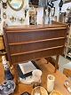 3 skuffet teak kommode Længde 62 cm Højde 68 cm OBS. Denne står i vores butik Lundsbjerg ...