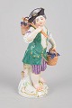 Meissen, dreng med druer.Porcelænsfigur forestillende en dreng med kurve fyldt med druer, ...