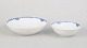 Royal Copenhagen Prinsesse, par skåle.To elegante skåle i hvidriflet porcelæn med håndmalet ...