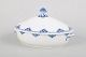 Royal Copenhagen Prinsesse, terrin med låg.Elegant terrin med låg i hvidriflet porcelæn med ...