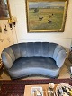 Banansofa – ca. 1960’erneSmuk og elegant banansofa fra ca. 1960’erne med den klassiske buede ...