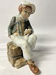 Figur, Siddende dreng, Spanien vintageArtistica Levantina Spain porcelænsfigurHøjde 27,5 ...