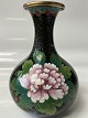 Cloisonné Vase i flotte farverHøjde: 15,5 cm.Perfekt stand.