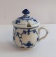 Royal Copenhagen. Musselmalet, riflet. Sennepskrukke. ...