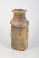 Stig Lindberg for Gustavsberg, vase.Skulpturel vase i stentøj med cylindrisk korpus, ...