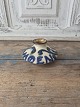 Kähler lille vase - kohorns dekoreret med teksten MøenSigneret HAKHøjde 6 cm. Diameter 10 cm.