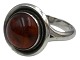 Niels Erik From sterlingsølv, ring med rav.Stemplet "N.E. FROM 925S STERLING". N.E. From var ...