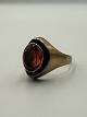 8 Karat Guld ring med lys rød stenVægt 3,4 gram Ring str. 57Stemplet KL KL