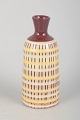 Anna-Lisa Thomson for Upsala Ekeby, vase.Vase i glaseret keramik med slank, cylindrisk form ...