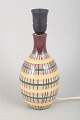 Anna-Lisa Thomson for Upsala Ekeby, bordlampe.Dekorativ bordlampe i glaseret keramik med ...