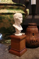 item no: Thorvaldsen buste