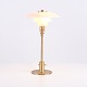 Bordlampe model PH 2/1 designet af Poul Henningsen og fremstillet hos Louis Poulsen. Lampen er ...