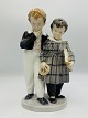 Royal Copenhagen Figur - Flugten til Amerika No. 1761. Designet af Christian Thomsen. 1. ...