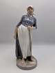 Royal Copenhagen Figur - Bondekone med HakkejernModelnr.: 1528Designer: Christian ...