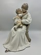 Bing og Grøndahl Stor Figur - Moderkærlighed / Mor med Barn i kurvestolModelnr.: ...