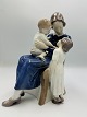 Bing og Grøndahl Figur - Mor med to børnModelnr.: 2262Designer: Michaela AhlmannH.:20 cm ...