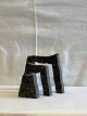 Peter Bonnen (1945-2022) skulptur "3 porte" udført i mørk granit år 2001.Pæn original stand, ...
