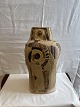 Jeppe Hagendon-Olsen unika vase i glaseret stentøj.Sign. og dateret 1962. Pæn stand.Mål: H. ...