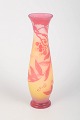 Émile Gallé, Art Nouveau-vase.Art Nouveau-vase i glas med dekorative røde og gule nuancer ...