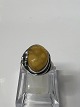 Ring i sterling sølv med rav.Størrelse. 61.Stemplet PC 925S.Pæn og velholdt stand.