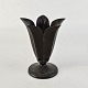 Vase med takker, af diskometal. Nr 147.Formgiver og producent Just AndersenStemplet ...