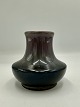 Smuk lille Vase i sort og violet Glasur H.: 8cm B.: 8,5cm 