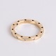 Ole Lynggaard ring udført i 18 karat guld med et elegant og romantisk design. Ringen er ...