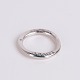 Ole Lynggaard ring udført i 18 karat hvidguld med et enkelt og organisk design. Ringen har en ...