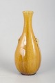 Svend Hammershøi for Kähler, vase.Hånddrejet keramisk vase med dråbeformet korpus, høj slank ...