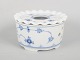 Royal Copenhagen, Musselmalet Riflet, sjælden fyrfadsvarmer.Fyrfadsvarmer i porcelæn med ...