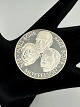 Officiel dansk Mindemedalje / Mønt i sterling sølv i anledning af de danske Nobelpriser i fysik ...