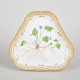Royal Copenhagen, Flora Danica trekantet fad.Trekantet fad fra Flora Danica-stellet i ...
