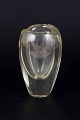 Kaj Franck for Iittala, kunstglasvase.Skulpturel vase i klart, massivt kunstglas med ...