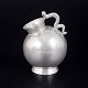 Just Andersen, Art Deco-kande i tin.Skulpturelt formet miniature kande i tin med kugleformet ...