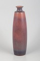 Carl-Harry Stålhane for Rörstrand, vase.Slank vase i stentøj med langstrakt, organisk form ...
