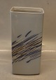 22784 Kgl. Vase 23 x 10,5 cm Ivan Weiss 1984.  Porcelæn fra Royal Copenhagen I hel og fin stand