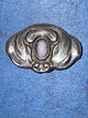 Art Nouveau broche ca. 1920: Dansk fremstillet 830 sølv broche med månesten. Mål: 3,2 x 4,8 cm