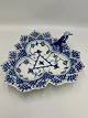 Royal Copenhagen Musselmalet Helblonde asiet (tredelt kagefad).Med Natsværmer Modelnr.: ...
