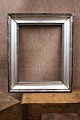 Fransk 1800 tals sølv ramme med fin gammel patina. Yder mål : 29x35cm. indre mål : 21,5x27,5 ...