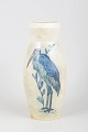 Josef Ekberg for Gustavsberg, unika vase.Elegant, hånddekoreret keramikvase med cremefarvet ...