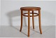 Gebrüder ThonetThonet skammel fremstillet af formbøjet træDesignet af Gebrüder Thonet i ...