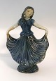 Hjorth. Keramik. Dansende pige. Højde 27 cm.
