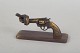 Carl Fredrik Reuterswärd, Non-Violence miniaturebronzeskulptur.Signeret miniatureudgave af ...