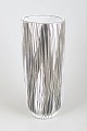 Mari Simmulson for Upsala-Ekeby, vase model 4086.Høj cylindrisk keramikvase med let afrundet ...