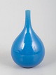 Carl-Harry Stålhane for Rörstrand, turkis vase.Elegant vase i keramik med dråbeformet ...